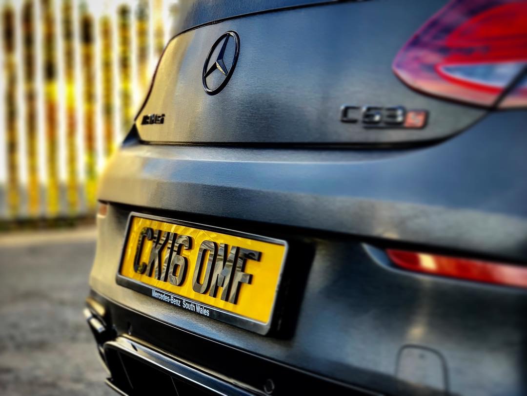 car having 4d plates