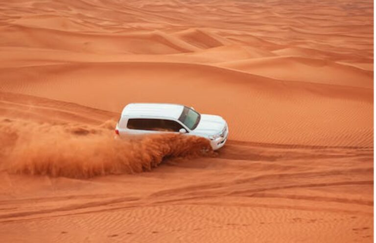 Exploring the Legal Landscape: Para Gliding at Desert Safari Dubai