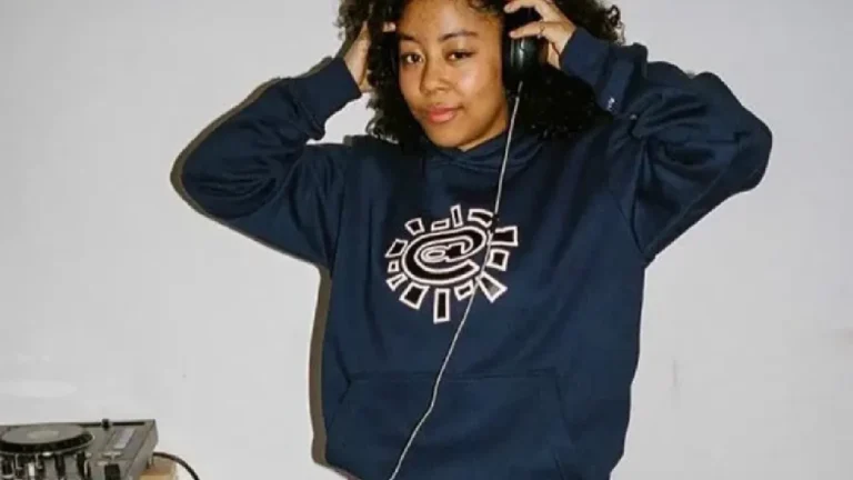 Everyone Should Wear an Adwysd Clothing